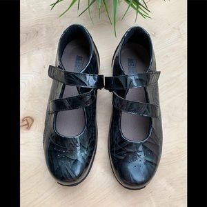 Drew woman’s NWT shoes